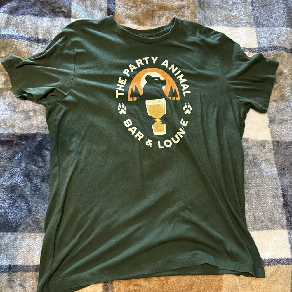 Old Navy Men’s Large hunter green t shirt Party Animal tee Bar Lounge